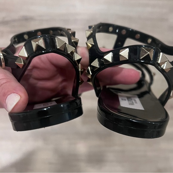 Great used condition Valentino Garavani Jelly Rockstud Sandals in Black Size 39 - Picture 2 of 4